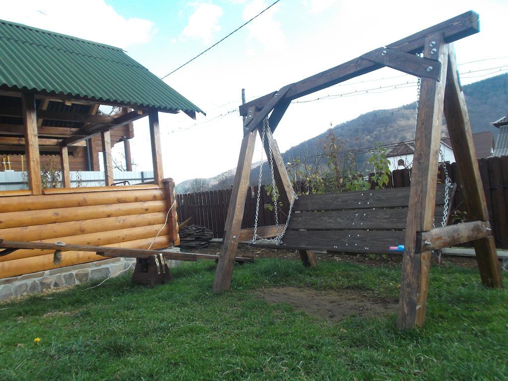 Rukavychka Hotel Яремче Екстериор снимка